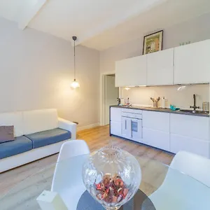 Armadillo House - Elegante Casa A , Parma Italia